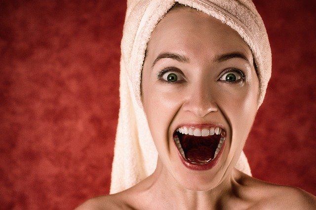 femme-joie-humour